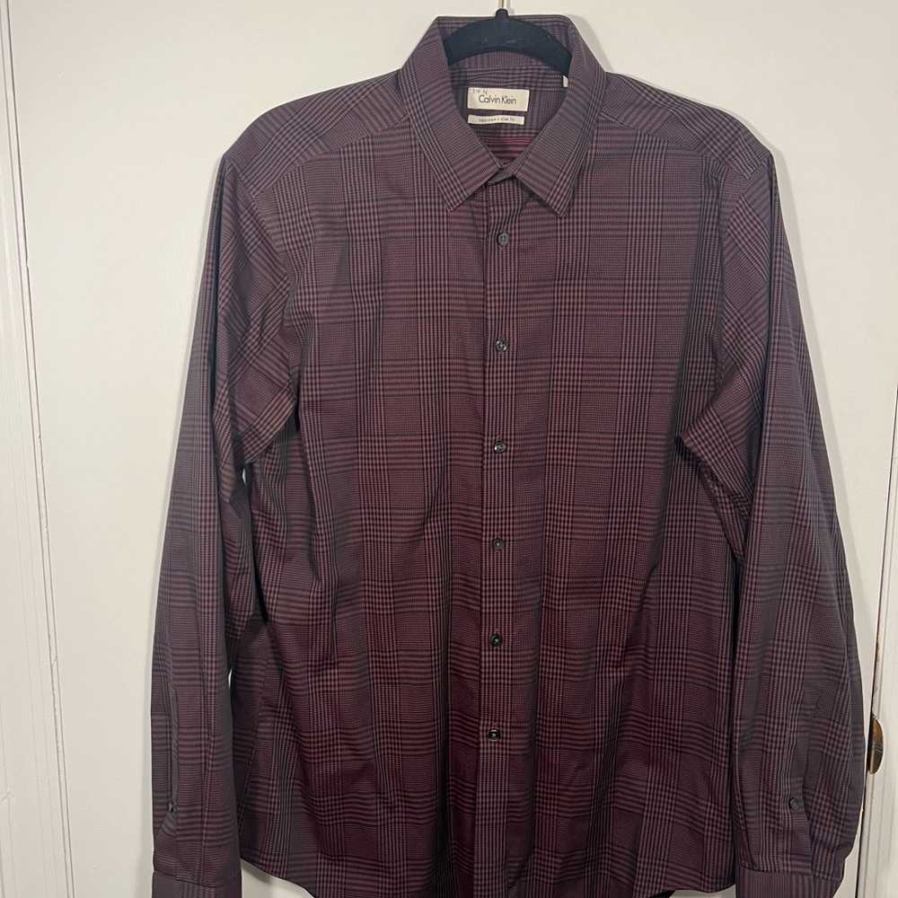 Calvin Klein Men’s Slim Fit Dress Shirt   USA.  Size 16 neck 35-35 sleeves